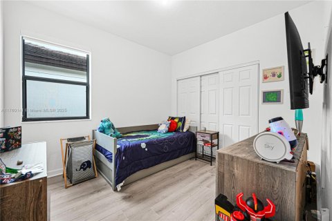 Casa en venta en Hialeah, Florida, 4 dormitorios, 184.88 m2 № 1700824 - foto 24