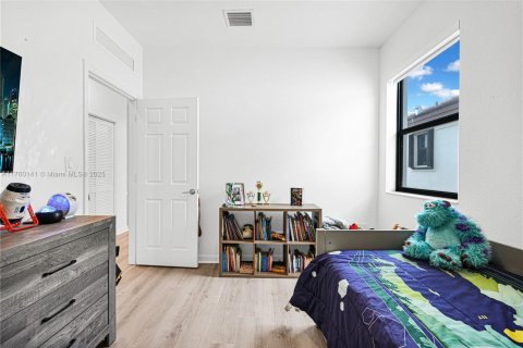 Casa en venta en Hialeah, Florida, 4 dormitorios, 184.88 m2 № 1700824 - foto 25