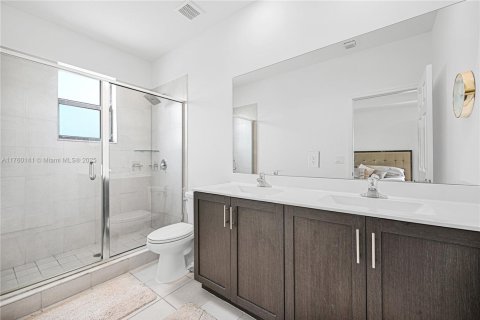 Casa en venta en Hialeah, Florida, 4 dormitorios, 184.88 m2 № 1700824 - foto 27