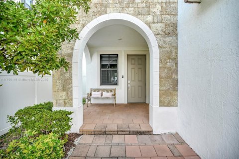 Casa en venta en Hialeah, Florida, 4 dormitorios, 184.88 m2 № 1700824 - foto 3