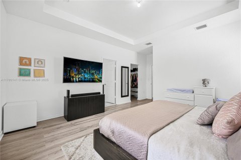 Casa en venta en Hialeah, Florida, 4 dormitorios, 184.88 m2 № 1700824 - foto 19