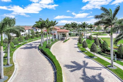Casa en venta en Hialeah, Florida, 4 dormitorios, 184.88 m2 № 1700824 - foto 29