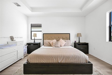 Casa en venta en Hialeah, Florida, 4 dormitorios, 184.88 m2 № 1700824 - foto 18