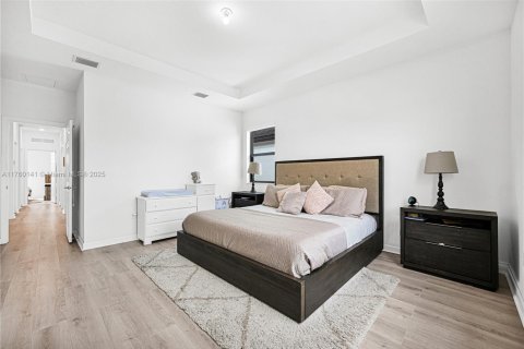 Casa en venta en Hialeah, Florida, 4 dormitorios, 184.88 m2 № 1700824 - foto 17