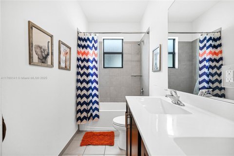 Casa en venta en Hialeah, Florida, 4 dormitorios, 184.88 m2 № 1700824 - foto 30
