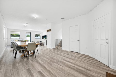 Casa en venta en Hialeah, Florida, 4 dormitorios, 184.88 m2 № 1700824 - foto 14