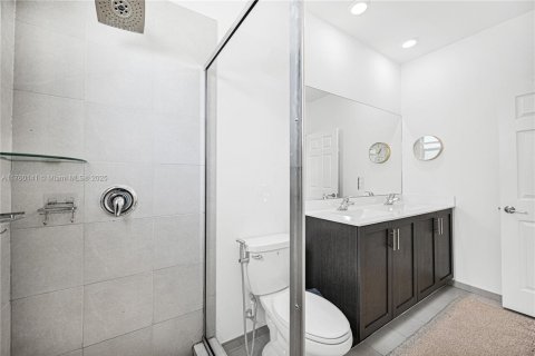 Casa en venta en Hialeah, Florida, 4 dormitorios, 184.88 m2 № 1700824 - foto 28