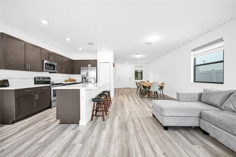Casa en venta en Hialeah, Florida, 4 dormitorios, 184.88 m2 № 1700824 - foto 4