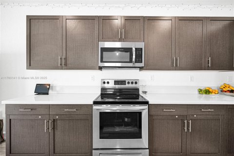 Casa en venta en Hialeah, Florida, 4 dormitorios, 184.88 m2 № 1700824 - foto 6