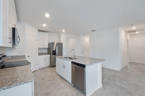 House in Davenport, Florida 3 bedrooms, 157.93 sq.m. № 2150561 - photo 5