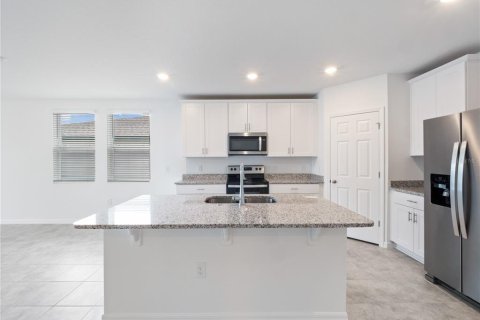 House in Davenport, Florida 3 bedrooms, 157.93 sq.m. № 2150561 - photo 3