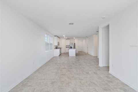 House in Davenport, Florida 3 bedrooms, 157.93 sq.m. № 2150561 - photo 7