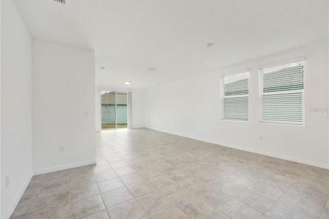 House in Davenport, Florida 3 bedrooms, 157.93 sq.m. № 2150561 - photo 11