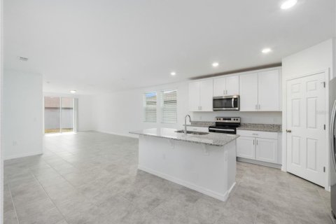House in Davenport, Florida 3 bedrooms, 157.93 sq.m. № 2150561 - photo 9