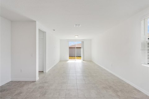House in Davenport, Florida 3 bedrooms, 157.93 sq.m. № 2150561 - photo 4