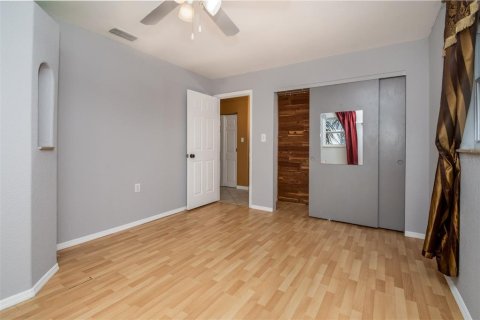 House in Port Richey, Florida 3 bedrooms, 139.54 sq.m. № 1613293 - photo 18