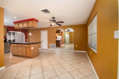 House in Port Richey, Florida 3 bedrooms, 139.54 sq.m. № 1613293 - photo 4