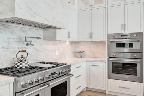 House in Boca Raton, Florida 5 bedrooms, 573.67 sq.m. № 2008878 - photo 25