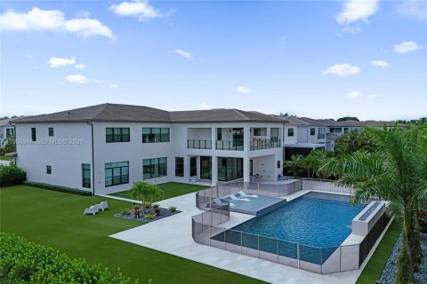 House in Boca Raton, Florida 5 bedrooms, 573.67 sq.m. № 2008878 - photo 10