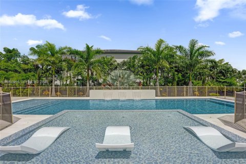 House in Boca Raton, Florida 5 bedrooms, 573.67 sq.m. № 2008878 - photo 13