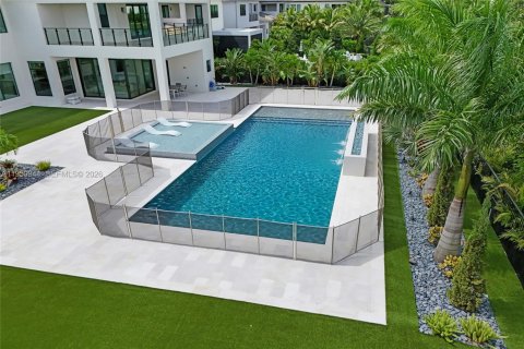 House in Boca Raton, Florida 5 bedrooms, 573.67 sq.m. № 2008878 - photo 8