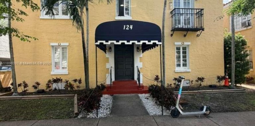 Студия в кондо в Корал-Гейблс, Флорида № 1949479