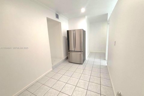 Casa en alquiler en Miami, Florida, 2 dormitorios, 227.61 m2 № 2038666 - foto 10