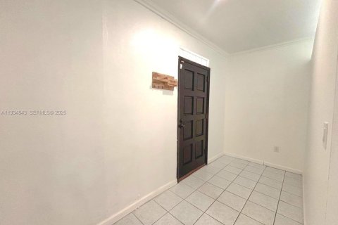 Casa en alquiler en Miami, Florida, 2 dormitorios, 227.61 m2 № 2038666 - foto 3