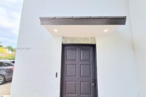 Casa en Miami, Florida 2 dormitorios, 227.61 m2 № 2038666