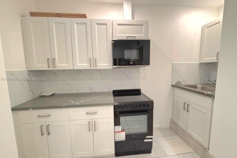 Casa en alquiler en Miami, Florida, 2 dormitorios, 227.61 m2 № 2038666 - foto 7