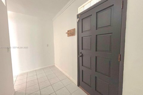 Casa en alquiler en Miami, Florida, 2 dormitorios, 227.61 m2 № 2038666 - foto 5