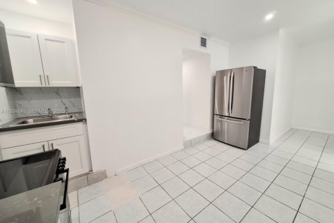 Casa en alquiler en Miami, Florida, 2 dormitorios, 227.61 m2 № 2038666 - foto 6