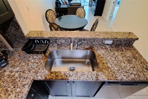 Снять в аренду кондоминиум в Санни-Айлс-Бич, Флорида 2 спальни, 70.05м2, № 1893256 - фото 9