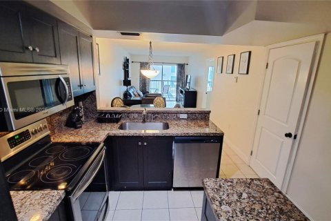 Снять в аренду кондоминиум в Санни-Айлс-Бич, Флорида 2 спальни, 70.05м2, № 1893256 - фото 2