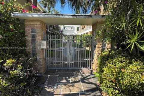 Condominio en venta en Miami Beach, Florida, 1 dormitorio, 65.96 m2 № 1985385 - foto 1