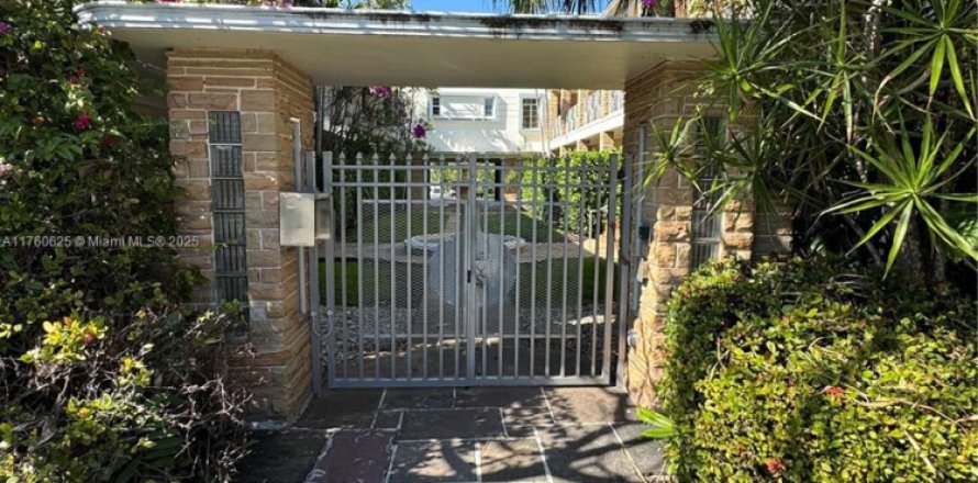 Condominio en Miami Beach, Florida, 1 dormitorio № 1985385