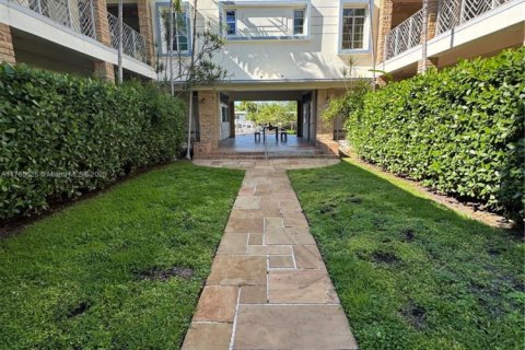 Condominio en venta en Miami Beach, Florida, 1 dormitorio, 65.96 m2 № 1985385 - foto 3