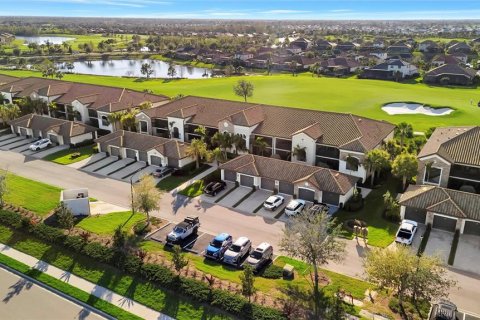 Condo in Bradenton, Florida, 2 bedrooms in LAKEWOOD NATIONAL  № 1562316 - photo 4