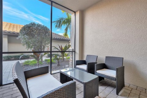 Condo in Bradenton, Florida, 2 bedrooms in LAKEWOOD NATIONAL  № 1562316 - photo 8