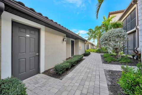Condo in Bradenton, Florida, 2 bedrooms in LAKEWOOD NATIONAL  № 1562316 - photo 5