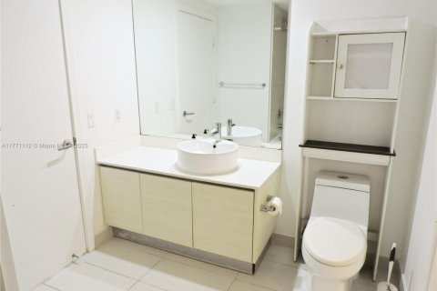 Condominio en venta en Miami, Florida, 1 dormitorio, 69.4 m2 № 1596195 - foto 2
