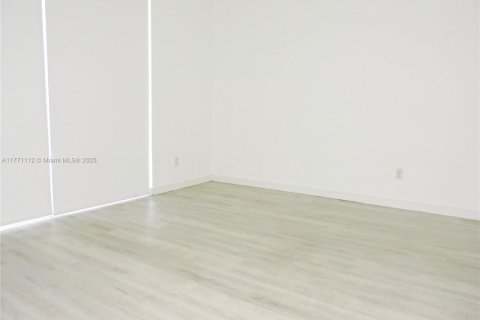 Condominio en venta en Miami, Florida, 1 dormitorio, 69.4 m2 № 1596195 - foto 3