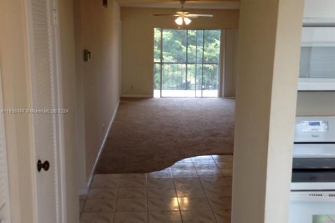 Condominio en venta en Lauderhill, Florida, 2 dormitorios, 104.98 m2 № 1896698 - foto 3