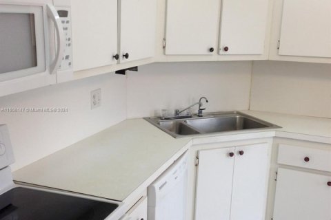 Condominio en venta en Lauderhill, Florida, 2 dormitorios, 104.98 m2 № 1896698 - foto 1