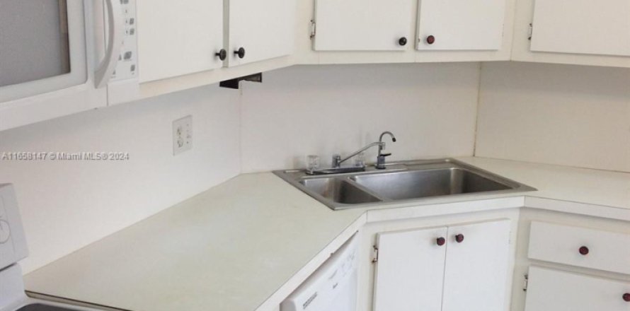 Condominio en Lauderhill, Florida, 2 dormitorios  № 1896698