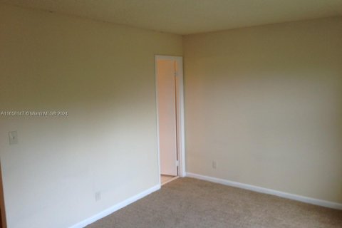 Condominio en venta en Lauderhill, Florida, 2 dormitorios, 104.98 m2 № 1896698 - foto 7