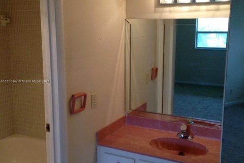 Condominio en venta en Lauderhill, Florida, 2 dormitorios, 104.98 m2 № 1896698 - foto 9