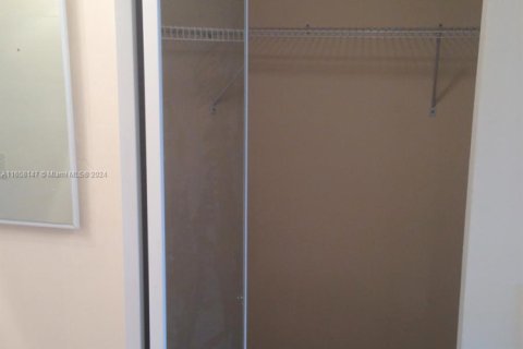 Condominio en venta en Lauderhill, Florida, 2 dormitorios, 104.98 m2 № 1896698 - foto 10