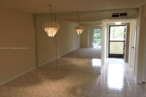 Condominio en venta en Lauderhill, Florida, 2 dormitorios, 104.98 m2 № 1896698 - foto 4