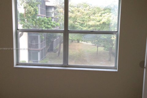 Condominio en venta en Lauderhill, Florida, 2 dormitorios, 104.98 m2 № 1896698 - foto 8